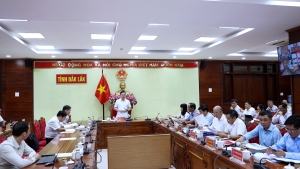 Đồng chí Đỗ Hữu Huy - Ủy viên dự khuyết Trung ương Đảng, Phó Bí thư Tỉnh ủy, Chủ tịch UBND tỉnh chủ trì Hội nghị tại điểm cầu UBND tỉnh.
