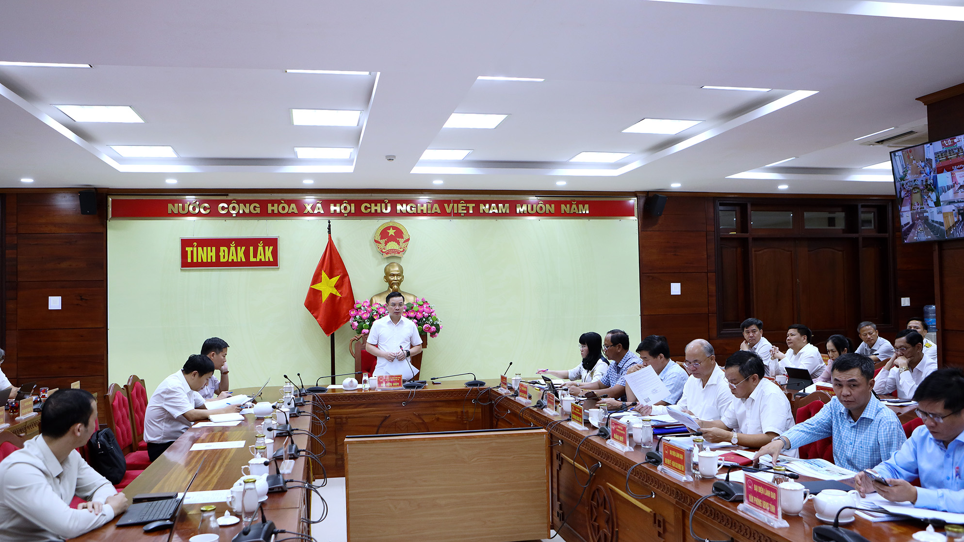 Đồng chí Đỗ Hữu Huy - Ủy viên dự khuyết Trung ương Đảng, Phó Bí thư Tỉnh ủy, Chủ tịch UBND tỉnh chủ trì Hội nghị tại điểm cầu UBND tỉnh.