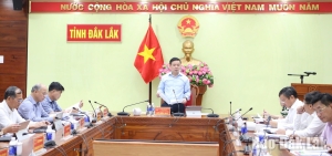 Ủy viên Dự khuyết Trung ương Đảng, Phó Bí thư Tỉnh ủy, Chủ tịch UBND tỉnh Đỗ Hữu Huy chủ trì cuộc họp.